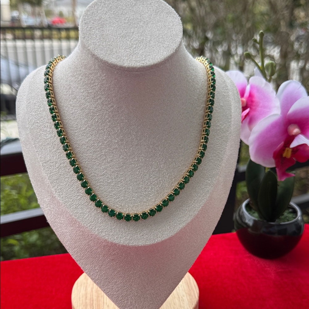 Elegant Green and Gold Necklace 18 inch